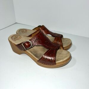 Dansko Women's Brown Sapphire Leather Slip On Clog Sandals Sz 39/9